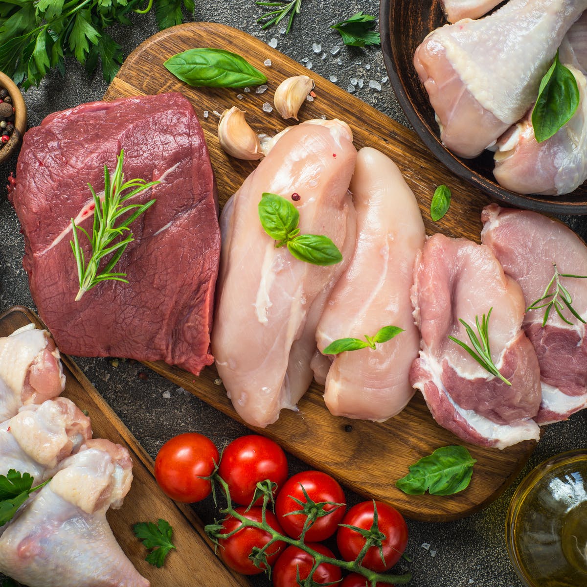 Переработанное мясо. Мясо. Свежее мясо. Курица мясо. Мясные и рыбные продукты.