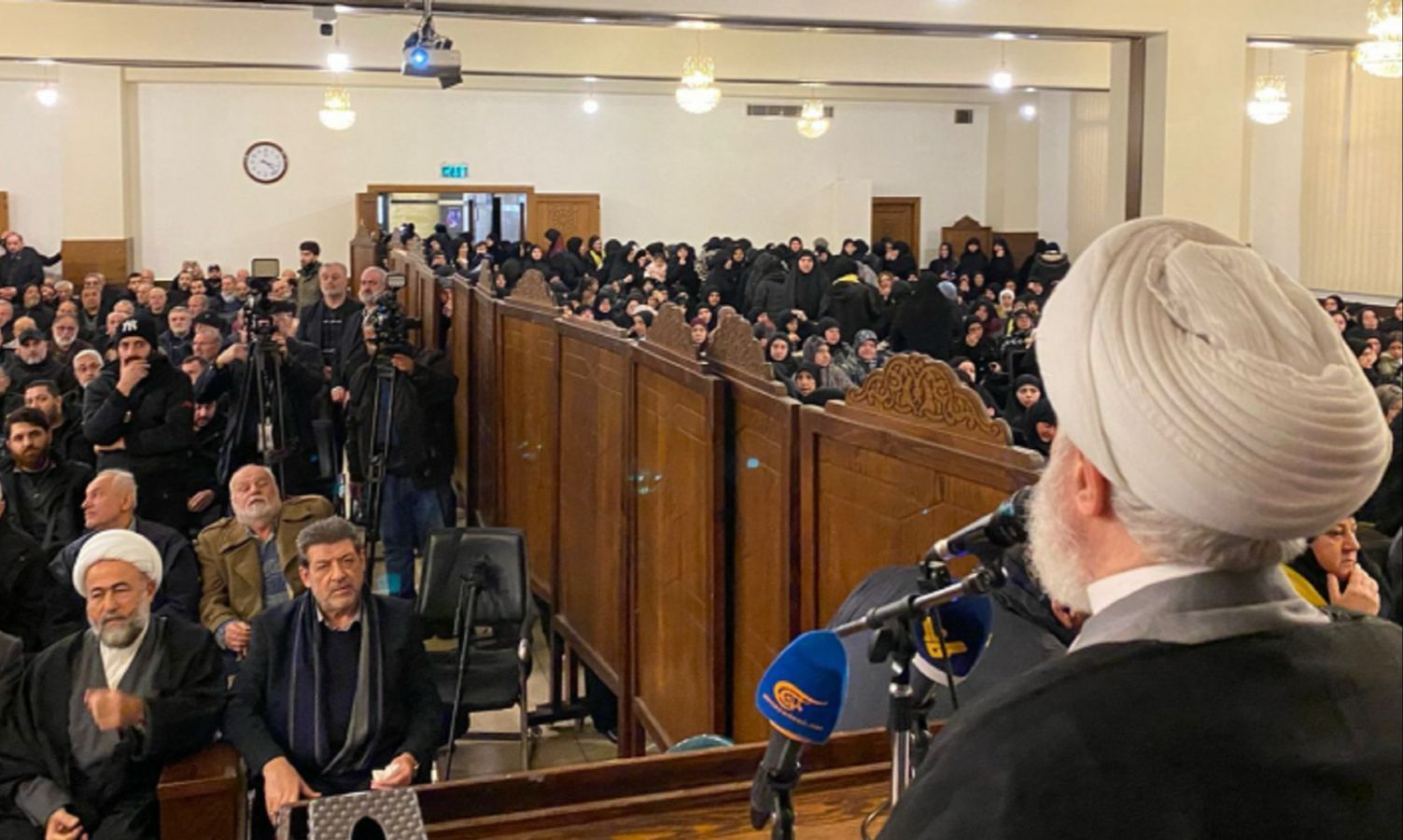 اراء و اقلام الدستور – المعترضون لهم عقل للزينة… عندما يصبح التفكير ترفاً في زمن الخراب – صوت لبنان – صوت لبنان