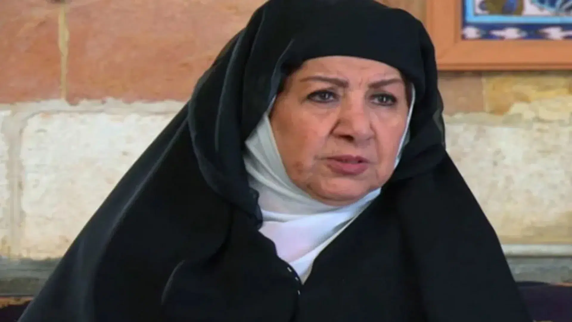 أخبار الفن – العثور على نجمة باب الحارة “أم زكي” مقتولة داخل منزلها – صوت لبنان – صوت لبنان
