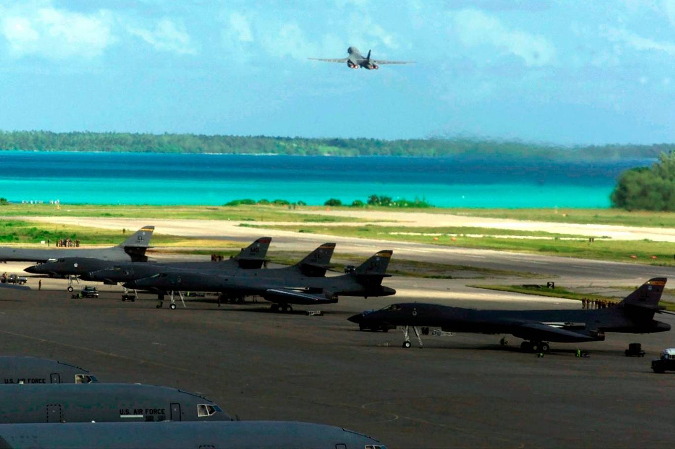 اراء و اقلام الدستور – استهداف القواعد العسكرية البريطانية يربك حسابات لندن – صوت لبنان – صوت لبنان